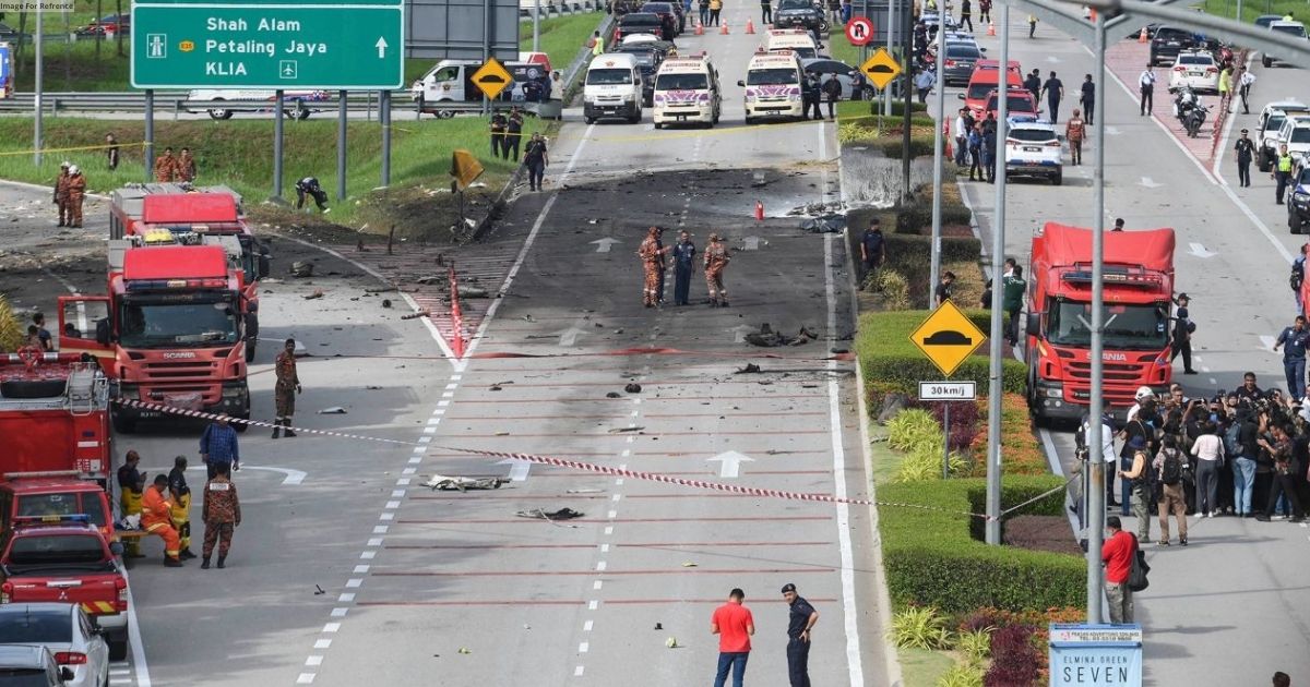 Malaysia: 10 killed as charter plane crashes onto expressway